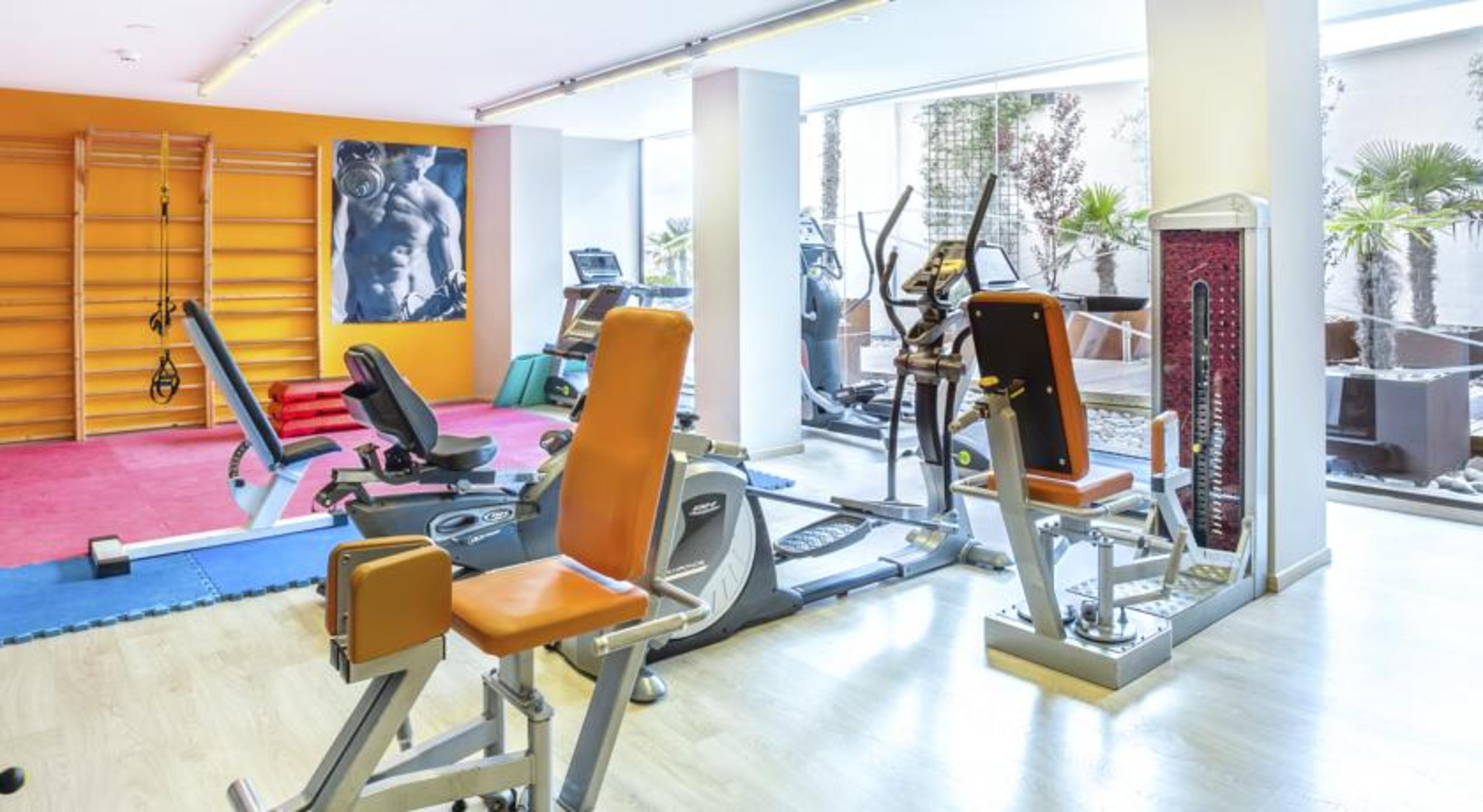 Hotel Be Live Adults Only Marivent Palma de Mallorca Exterior photo Gym equipment
