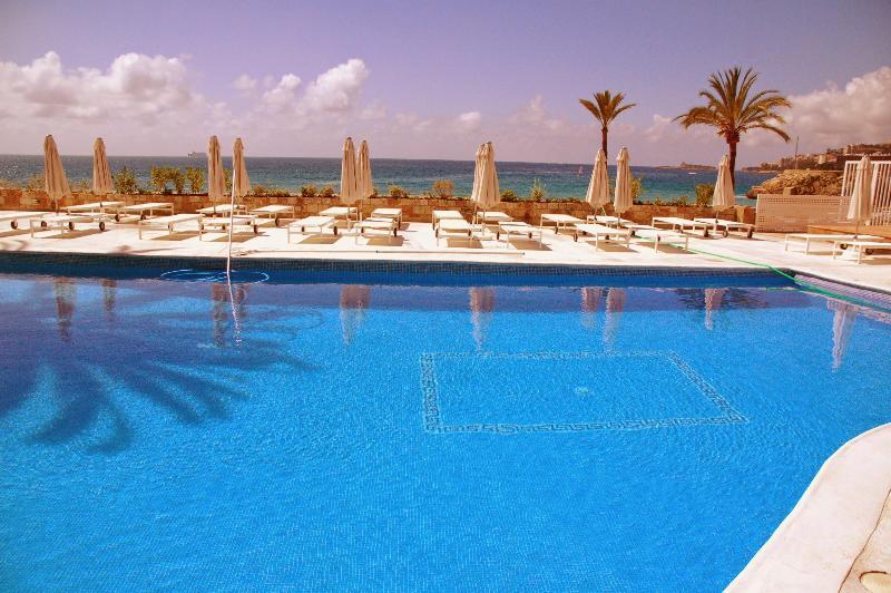 Hotel Be Live Adults Only Marivent Palma de Mallorca Exterior photo A swimming pool at a hotel